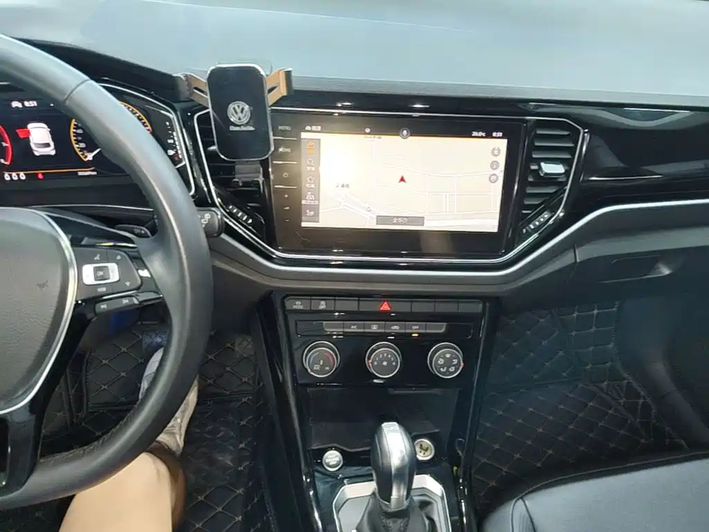 Volkswagen T-Roc — миниатюра 13