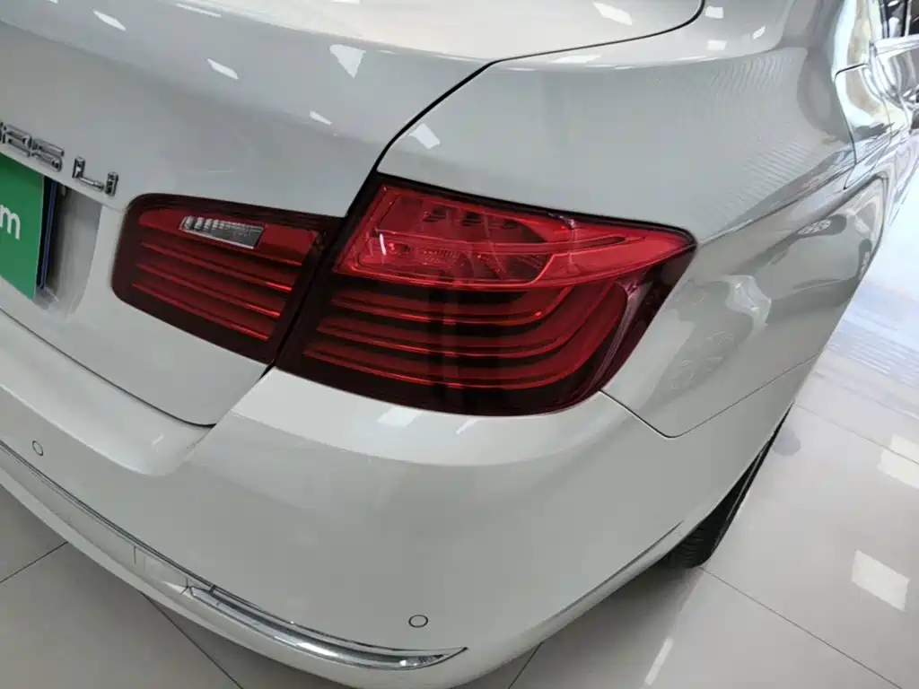 BMW 5 Series — миниатюра 8
