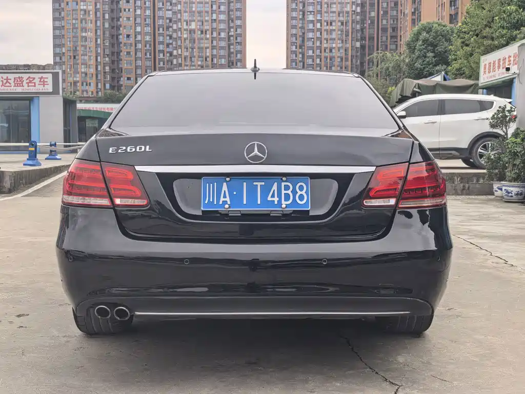 Mercedes-Benz E-Class — миниатюра 6