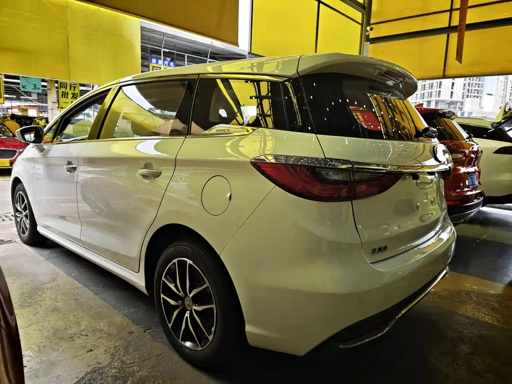 BYD MAX — миниатюра 6