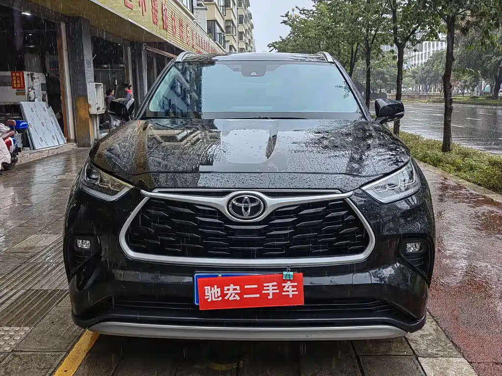 TOYOTA HIGHLANDER