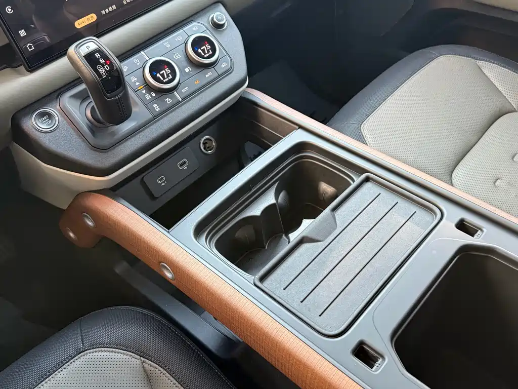 Land Rover Defender — миниатюра 16