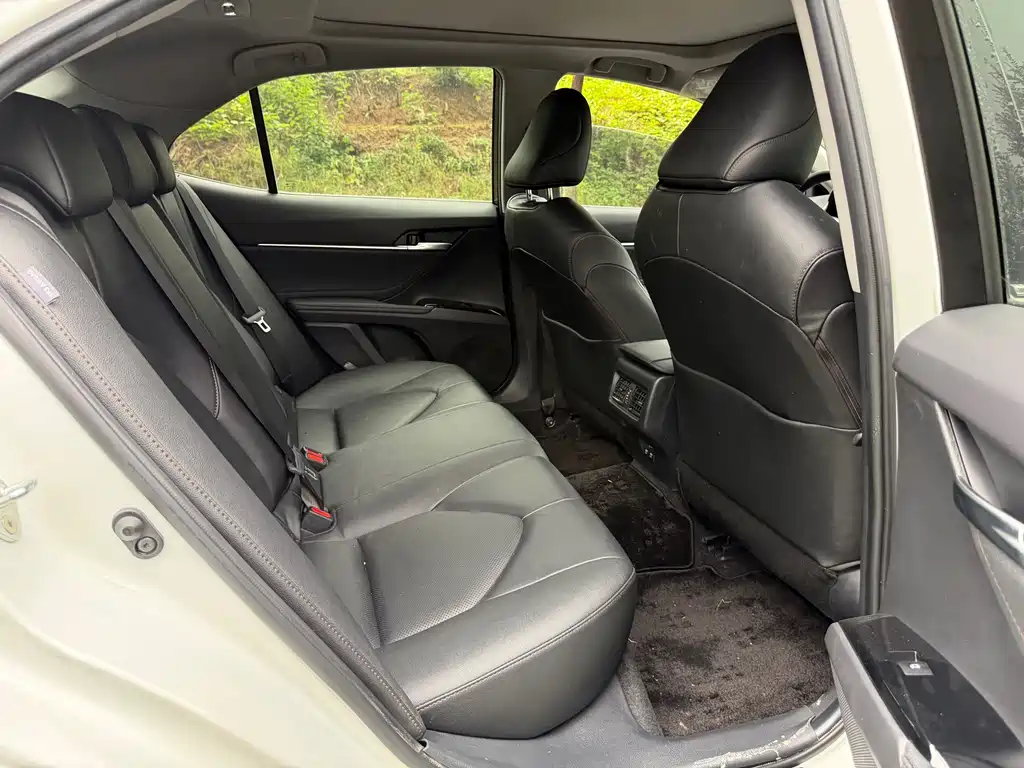 Toyota Camry — миниатюра 6