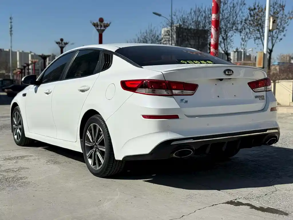 Kia K5 2012 2.0L AT DLX
