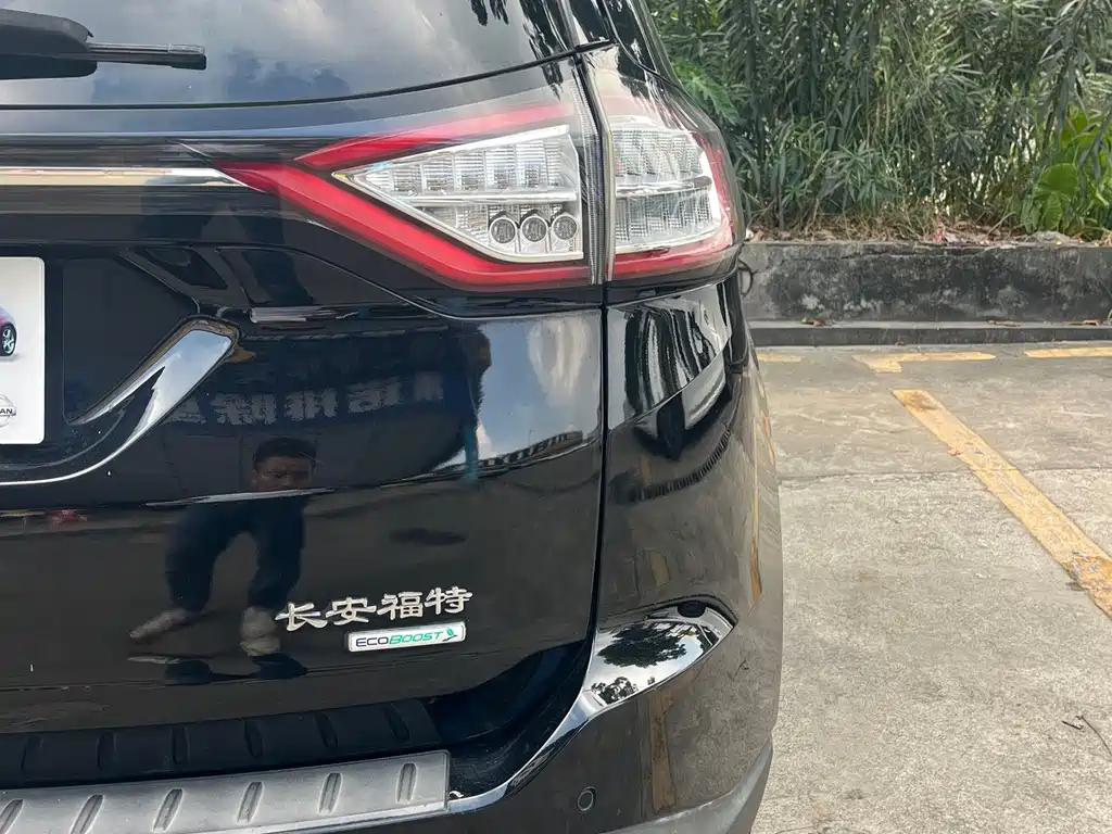 Ford Edge — миниатюра 12