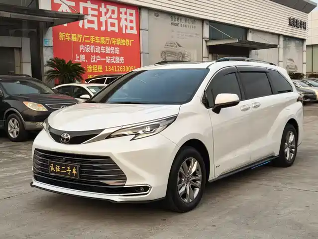 TOYOTA SIENNA 2024