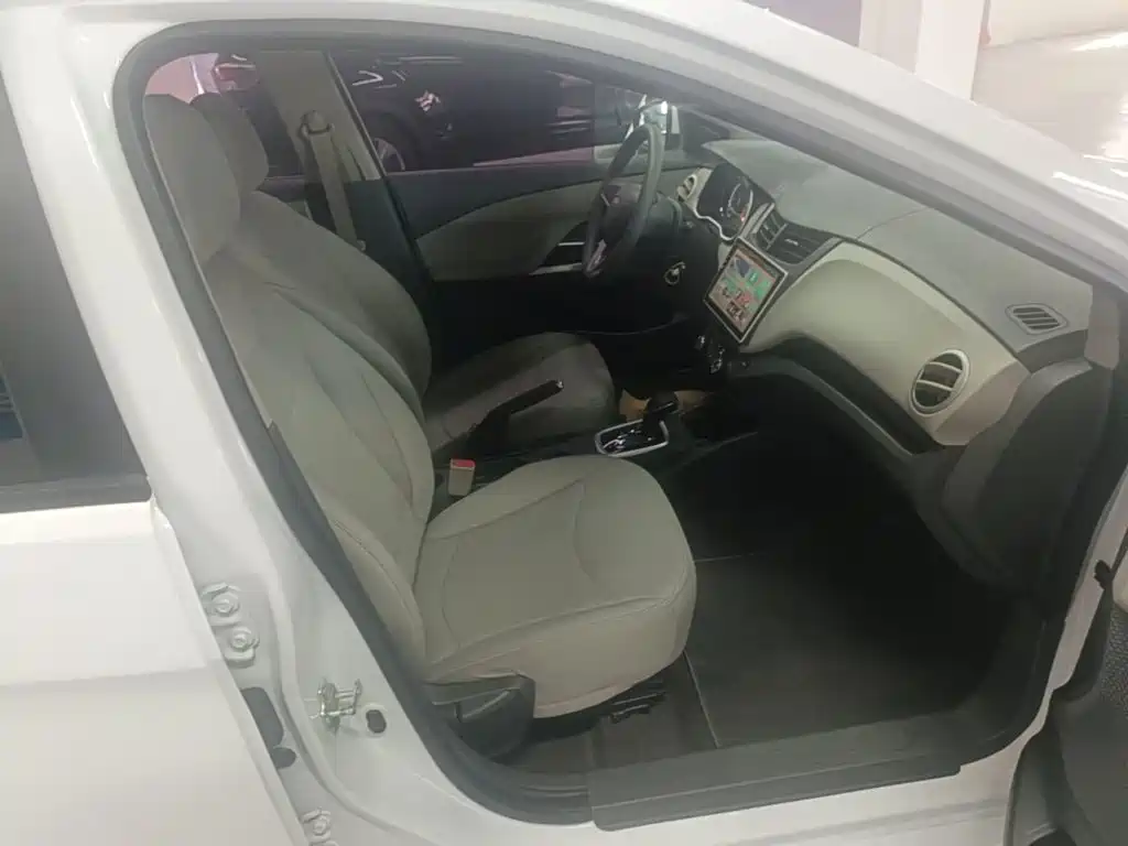 Chevrolet Sail — миниатюра 25