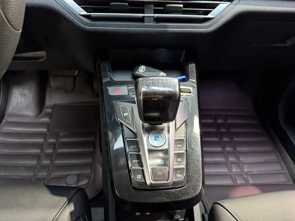 BYD Yuan EV — миниатюра 6