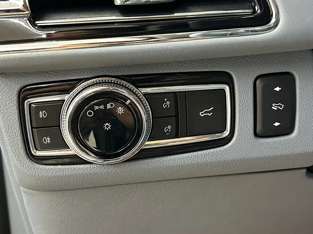 Lincoln Navigator — миниатюра 12