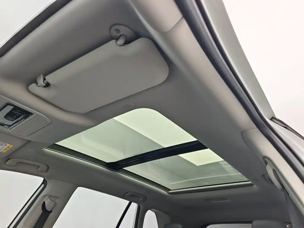 Toyota RAV4 — миниатюра 7