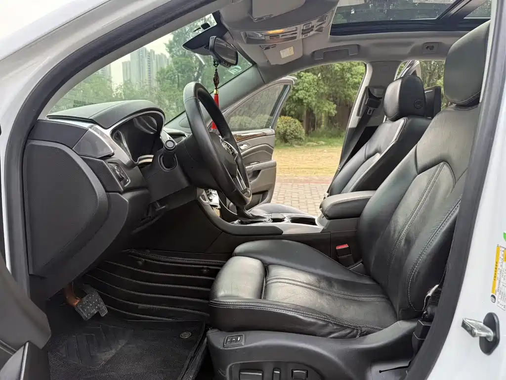 Cadillac SRX — миниатюра 10