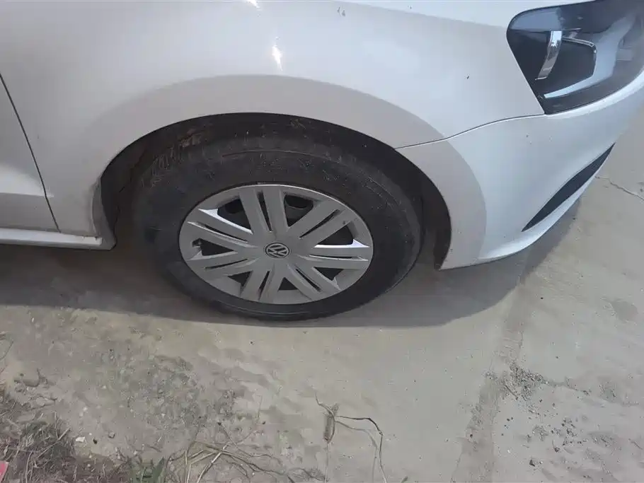 Volkswagen Polo 2016 1.4L MT