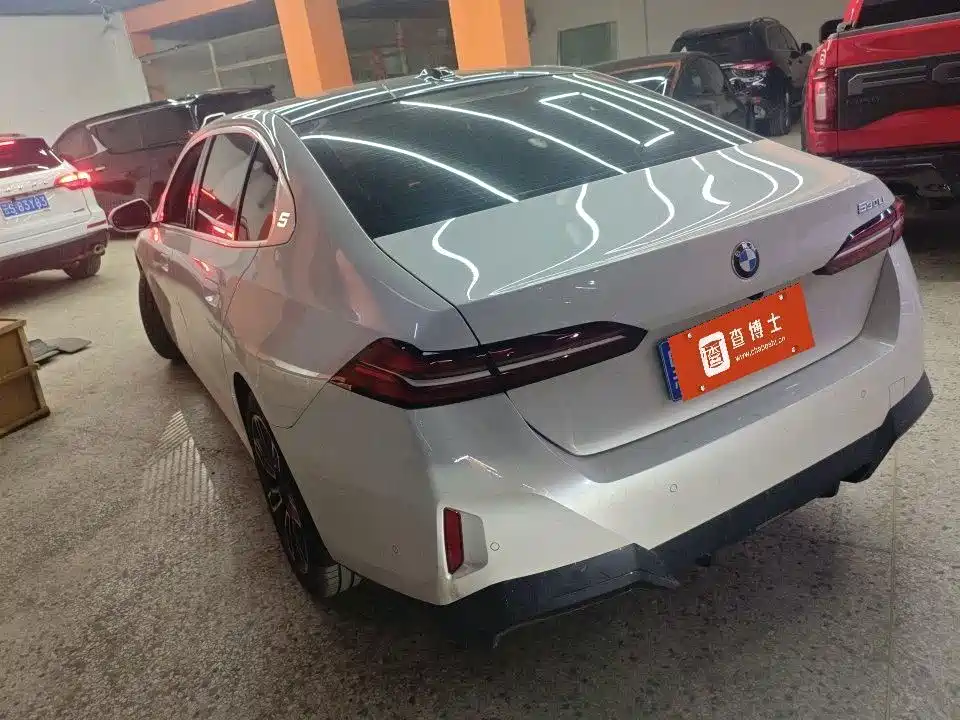 BMW 5 Series — миниатюра 2