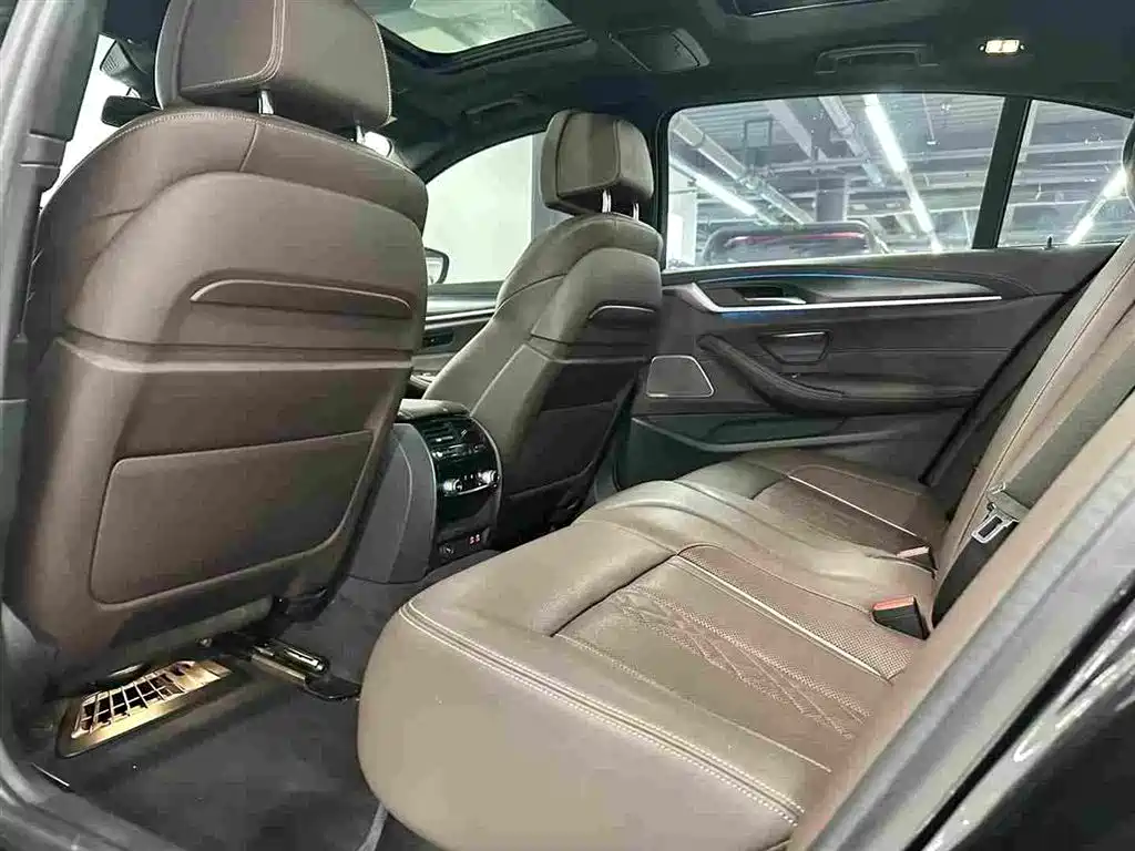 BMW 5 Series New Energy — миниатюра 15