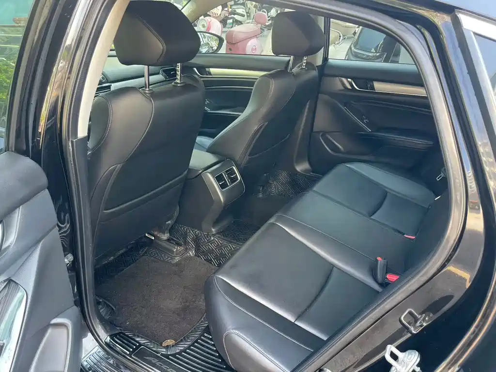 Honda Accord — миниатюра 9