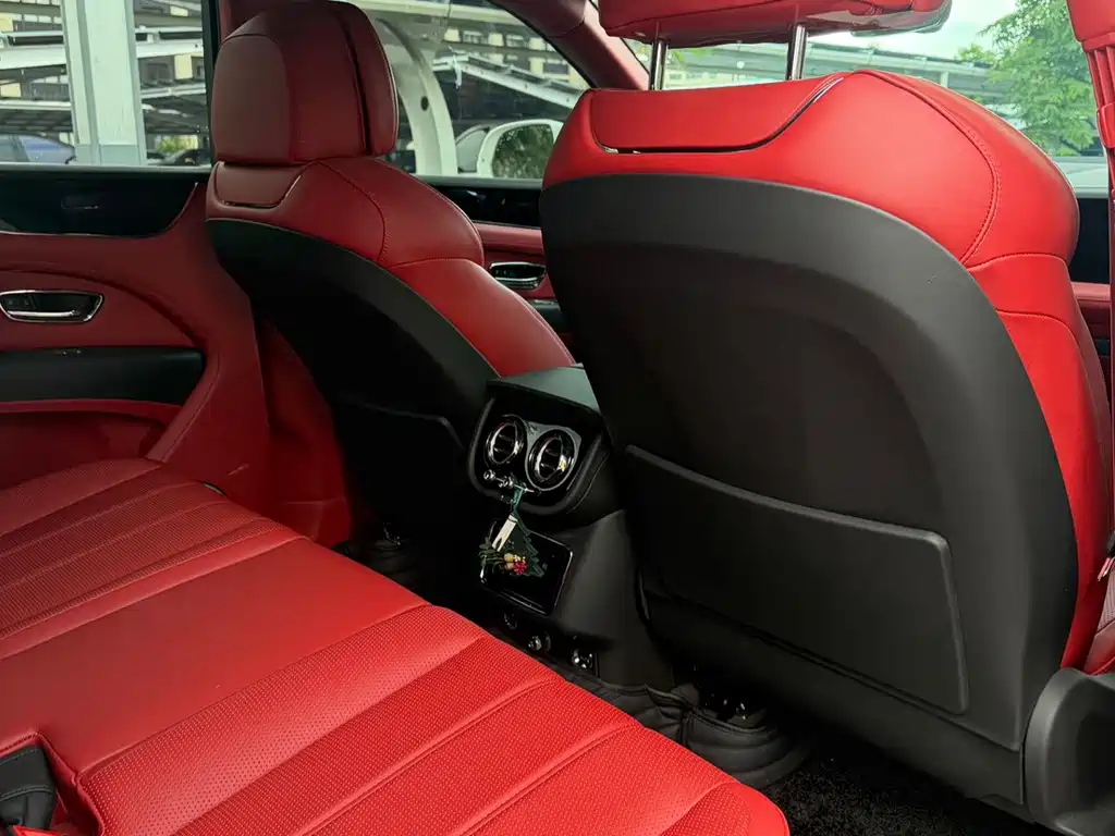 Bentley Bentayga — миниатюра 18