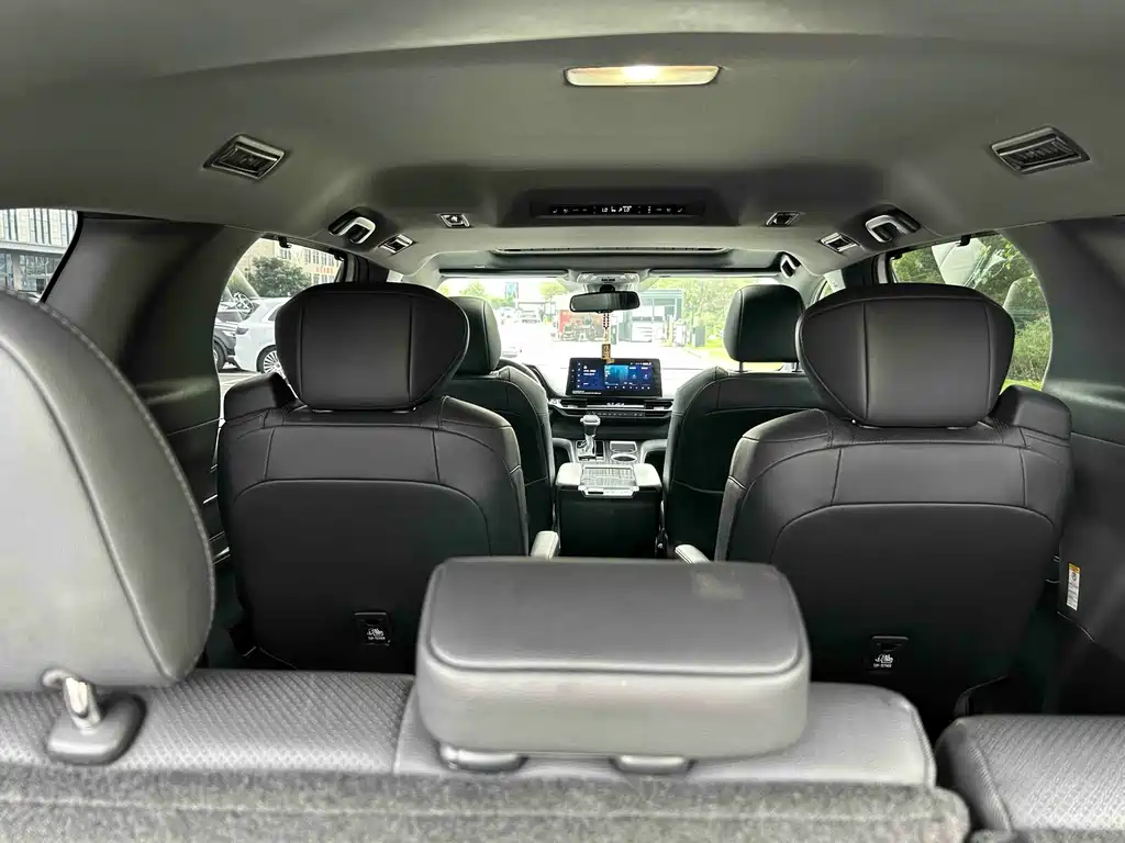 Toyota Sienna — миниатюра 12