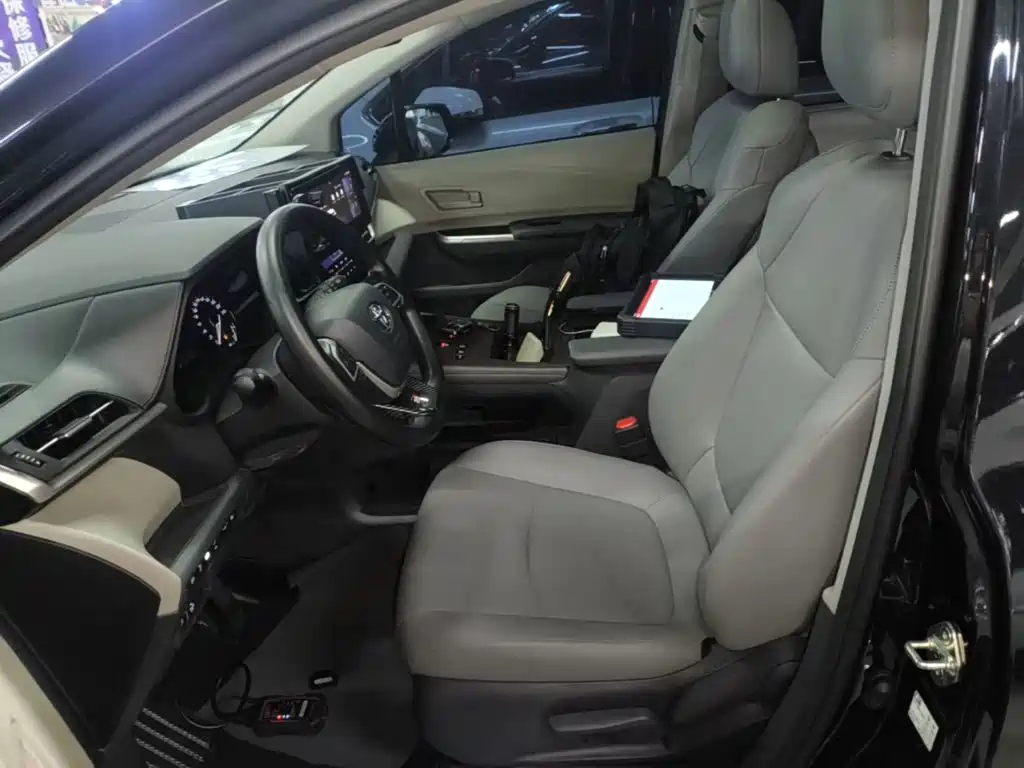 Toyota Granvia — миниатюра 15