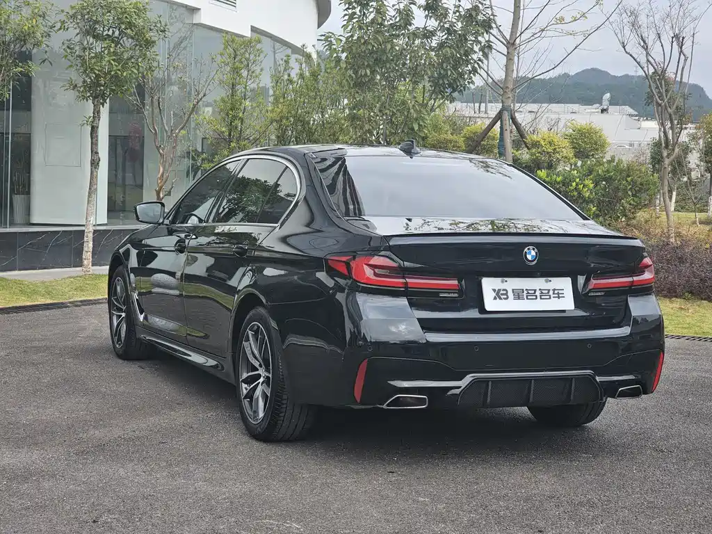 BMW 5 Series 2022 — фото 10