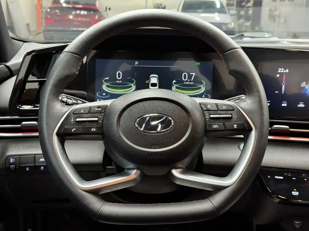 Hyundai Elantra — миниатюра 8