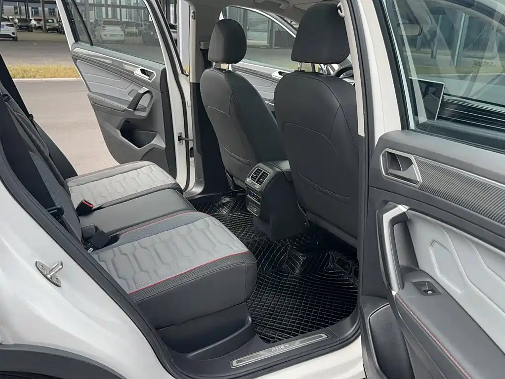 Volkswagen Tiguan L PHEV — миниатюра 2