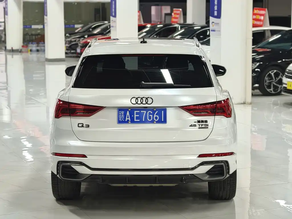 AUDI Q3