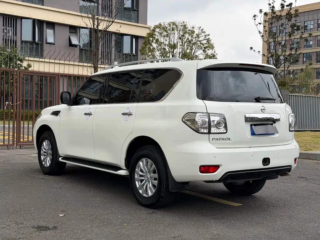 Nissan Patrol — миниатюра 21
