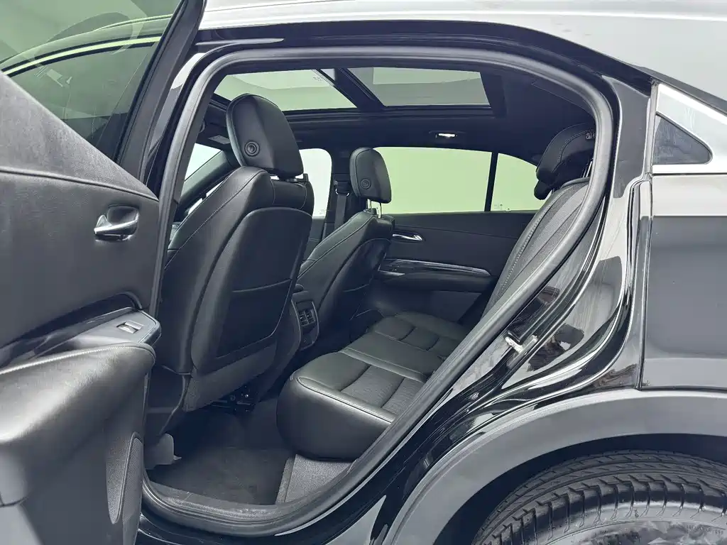 Cadillac XT4 — миниатюра 12