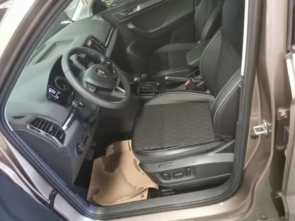 Skoda Karoq — миниатюра 15