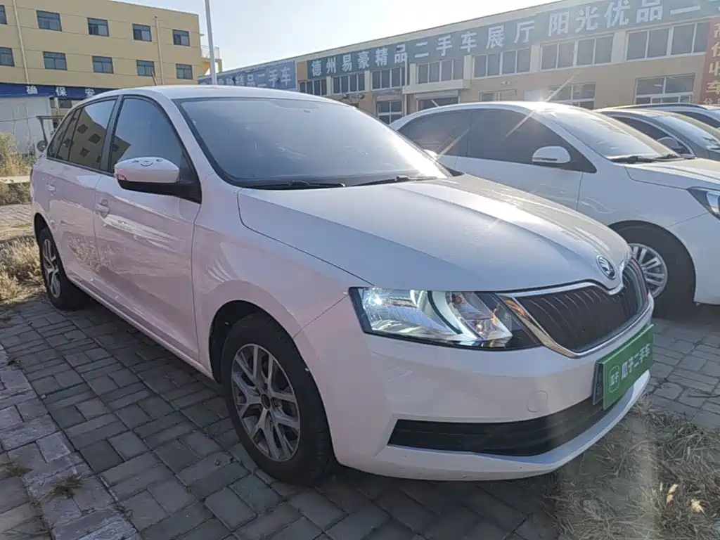 Skoda Rapid Spaceback — миниатюра 4
