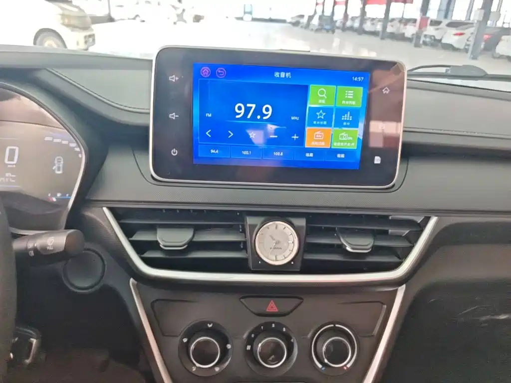 Wuling Hongguang S3 — миниатюра 13