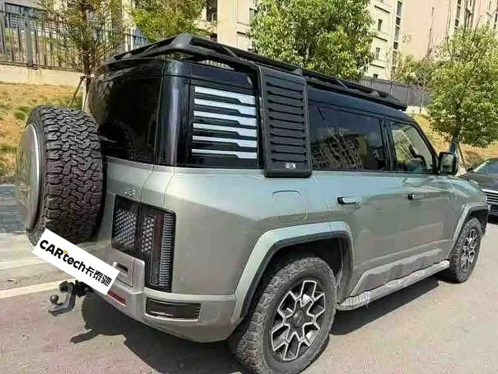 Yangwang Yangwang U8 — миниатюра 2