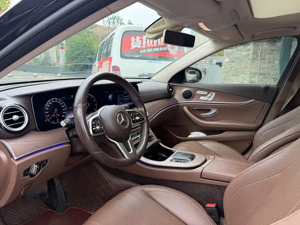 Mercedes-Benz E-Class — миниатюра 7