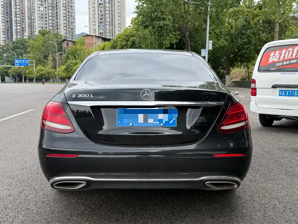 Mercedes-Benz E-Class — миниатюра 5