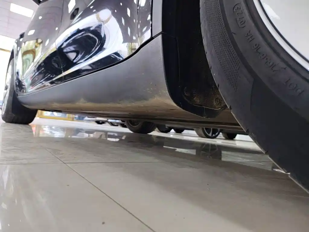 Tesla Model Y — миниатюра 22