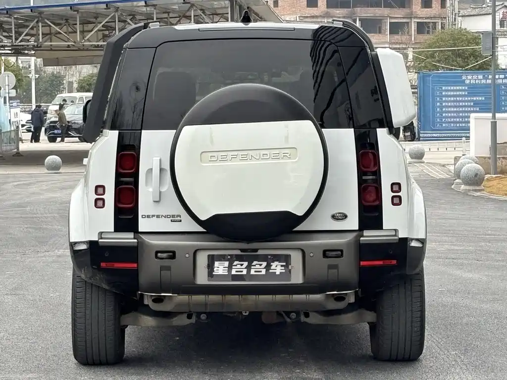 LAND ROVER DEFENDER