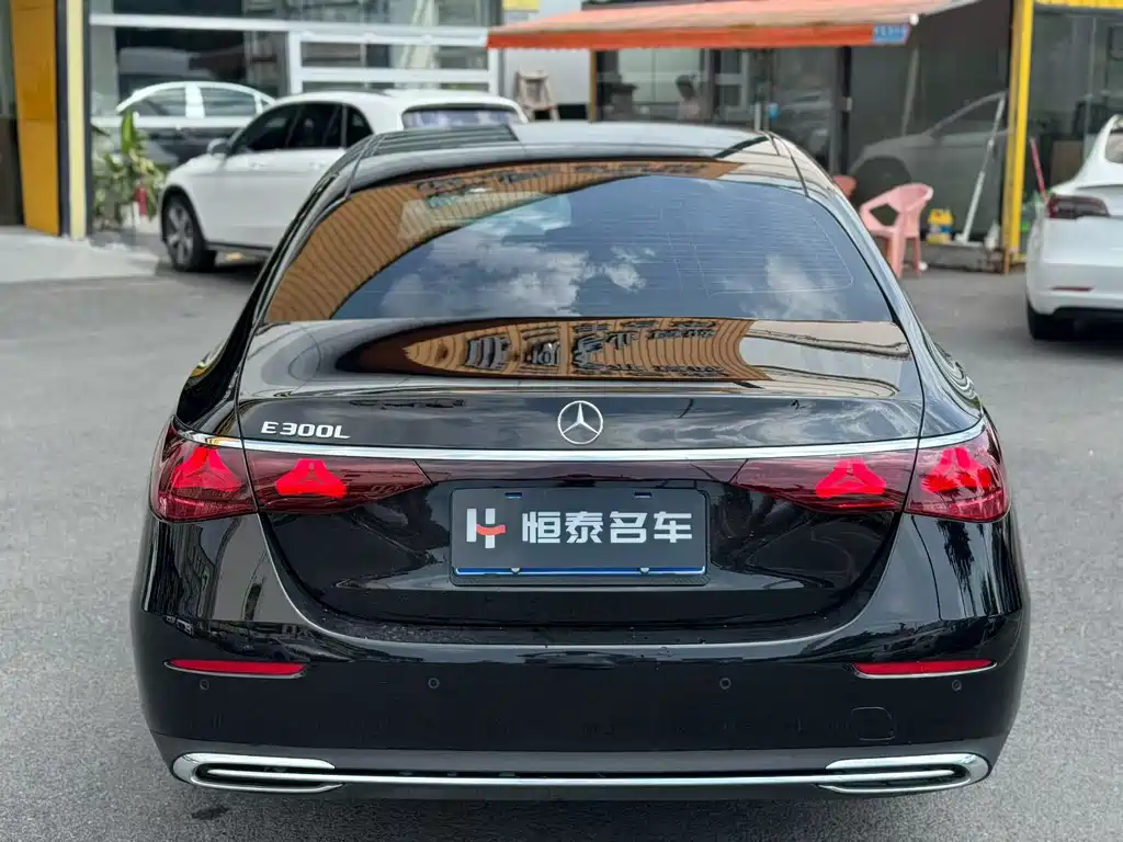 Mercedes-Benz E-Class — миниатюра 8