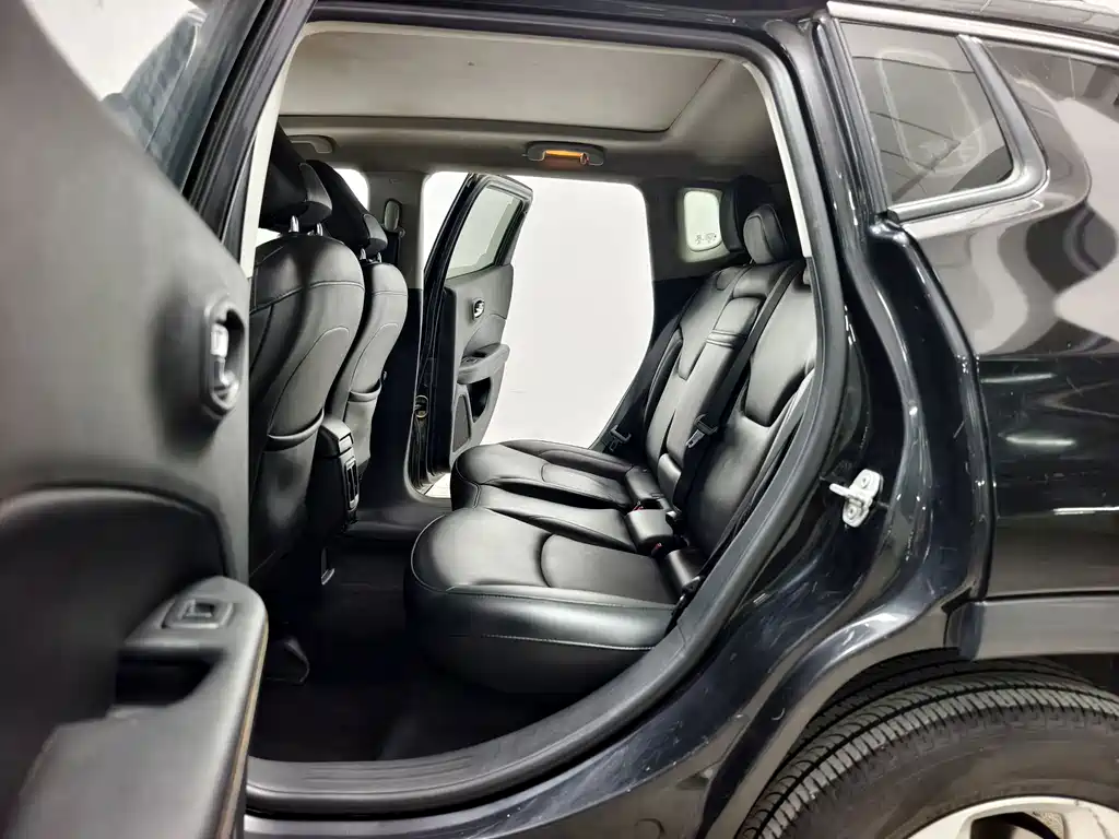 Jeep Compass — миниатюра 13