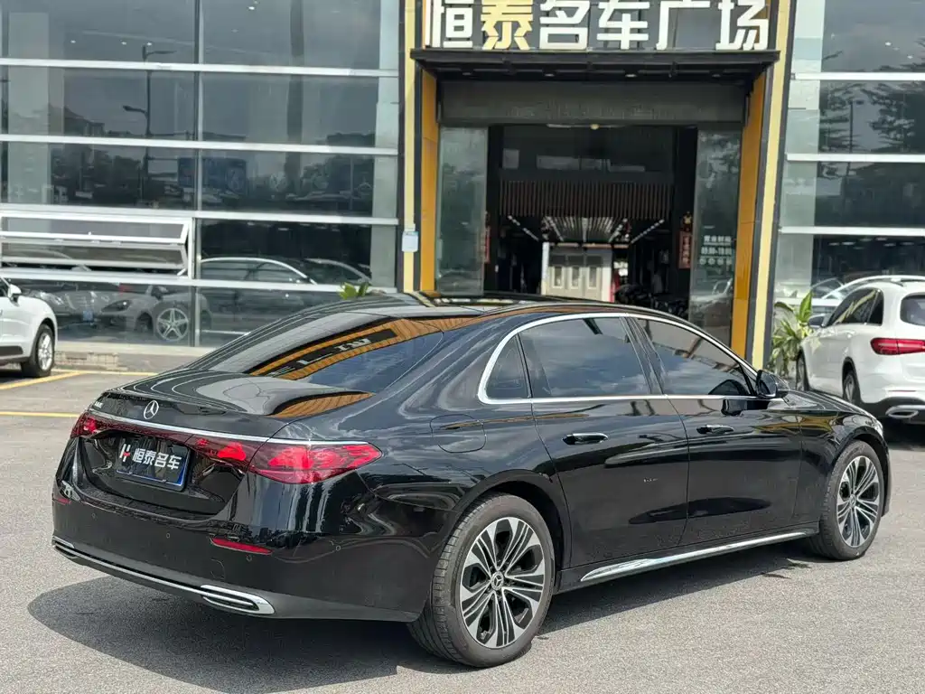 Mercedes-Benz E-Class — миниатюра 9