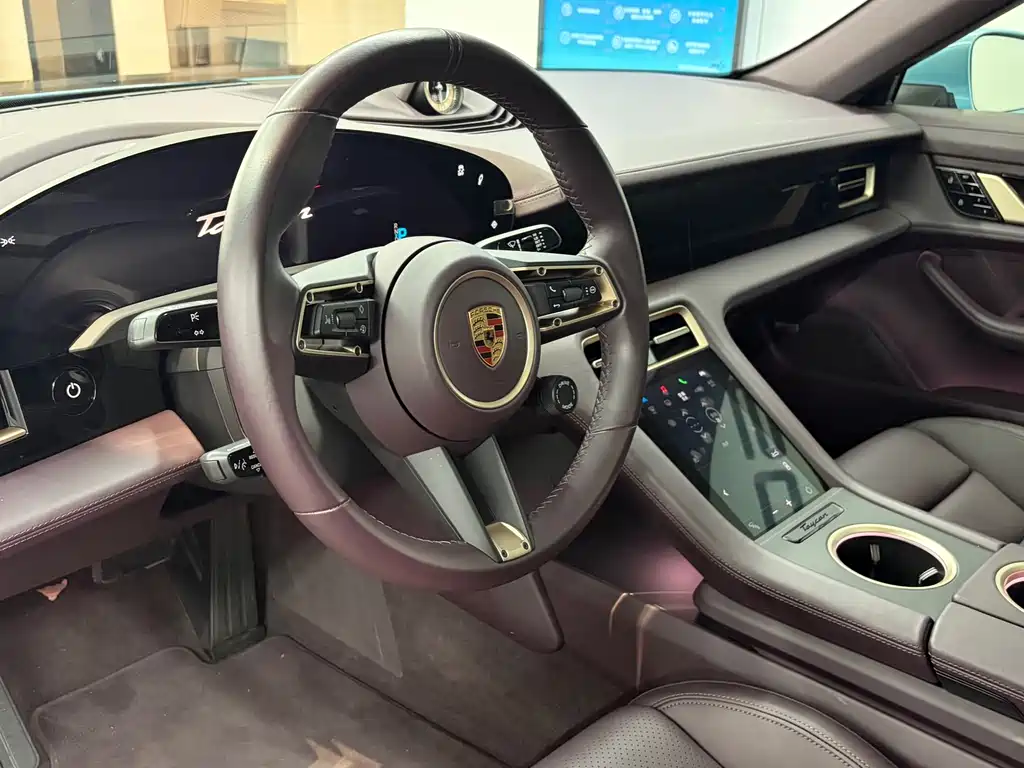 Porsche Taycan — миниатюра 6