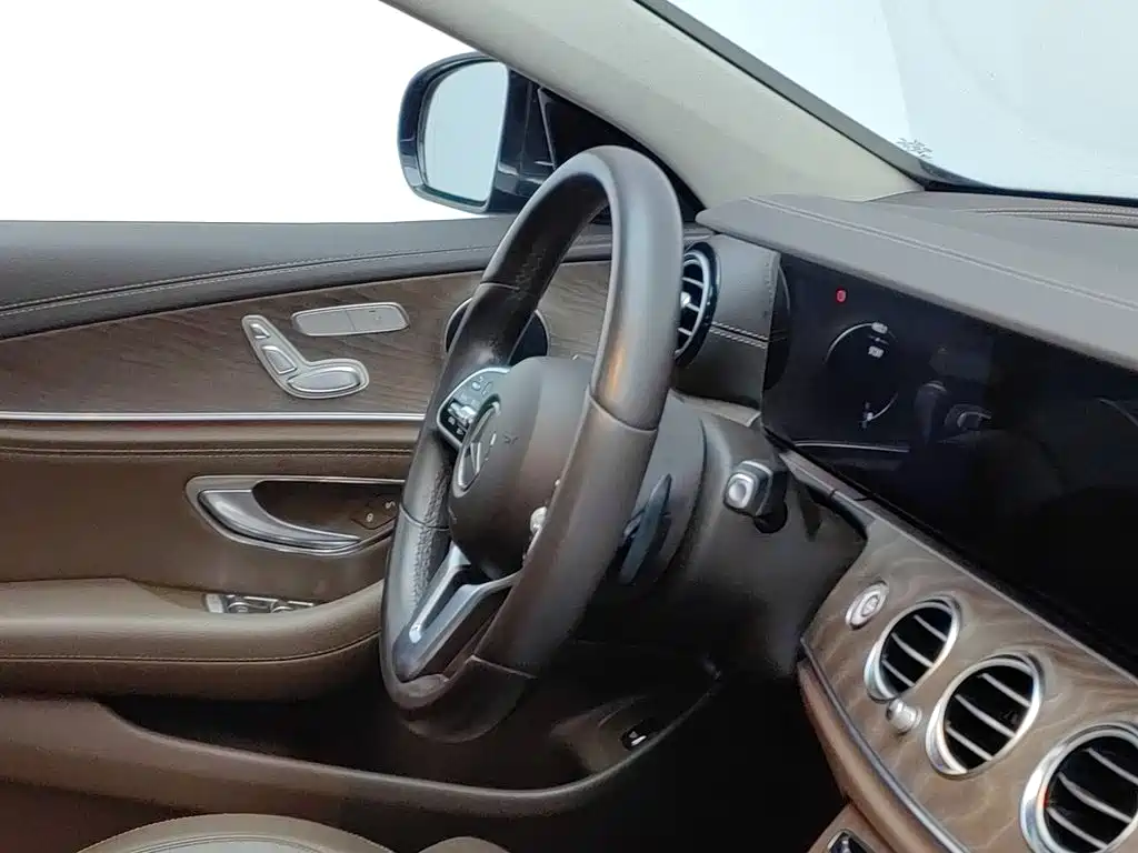 Mercedes-Benz E-Class — миниатюра 22