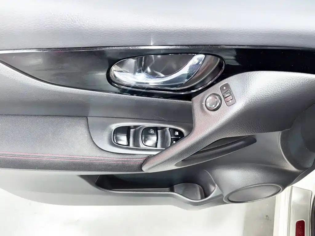 Nissan Qashqai — миниатюра 17