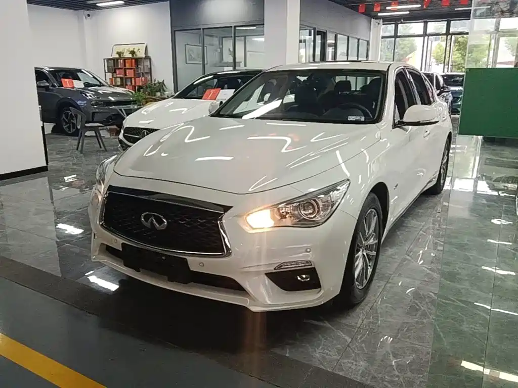 Infiniti Q50L