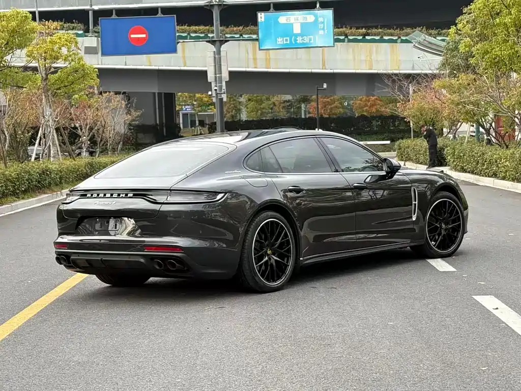 PORSCHE PANAMERA