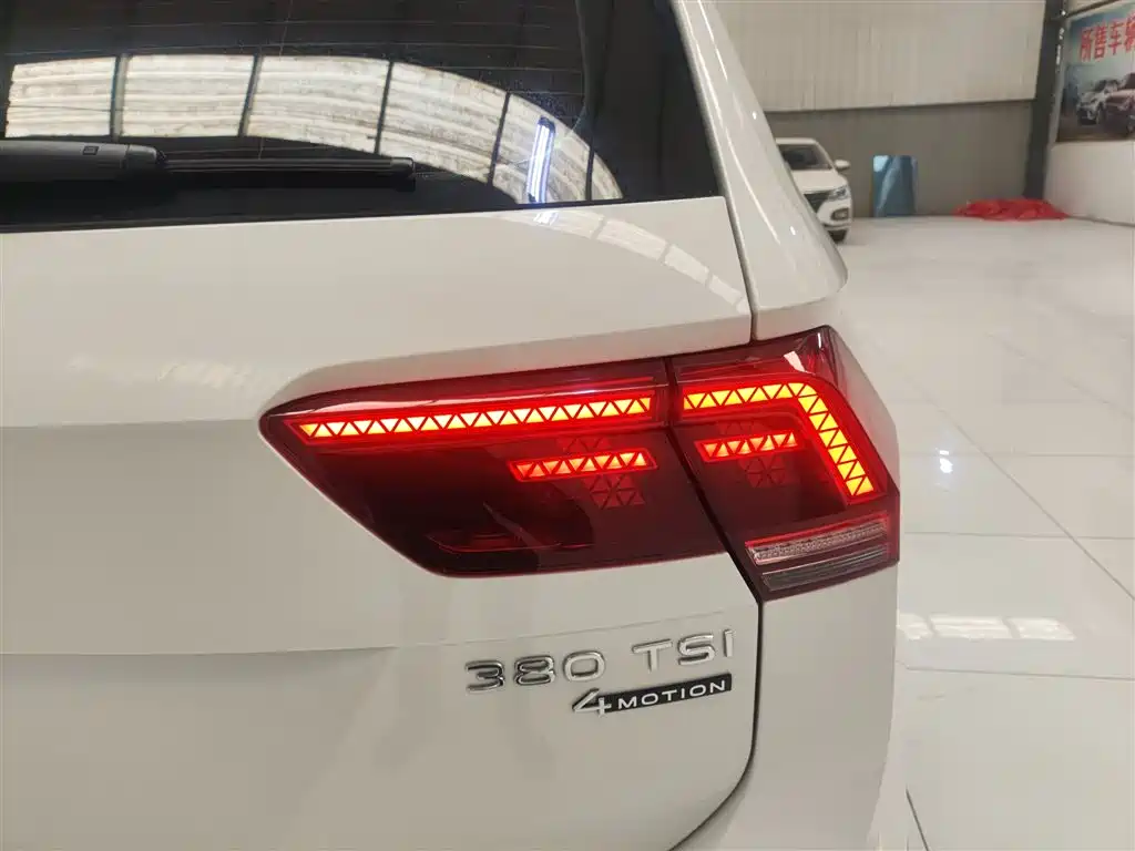 Volkswagen Tiguan L L 2021 380TSI AT R-Line 7 мест