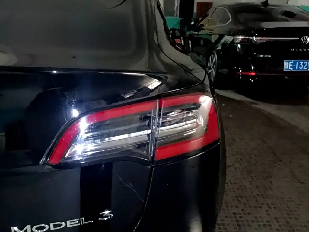 Tesla Model 3 — миниатюра 8