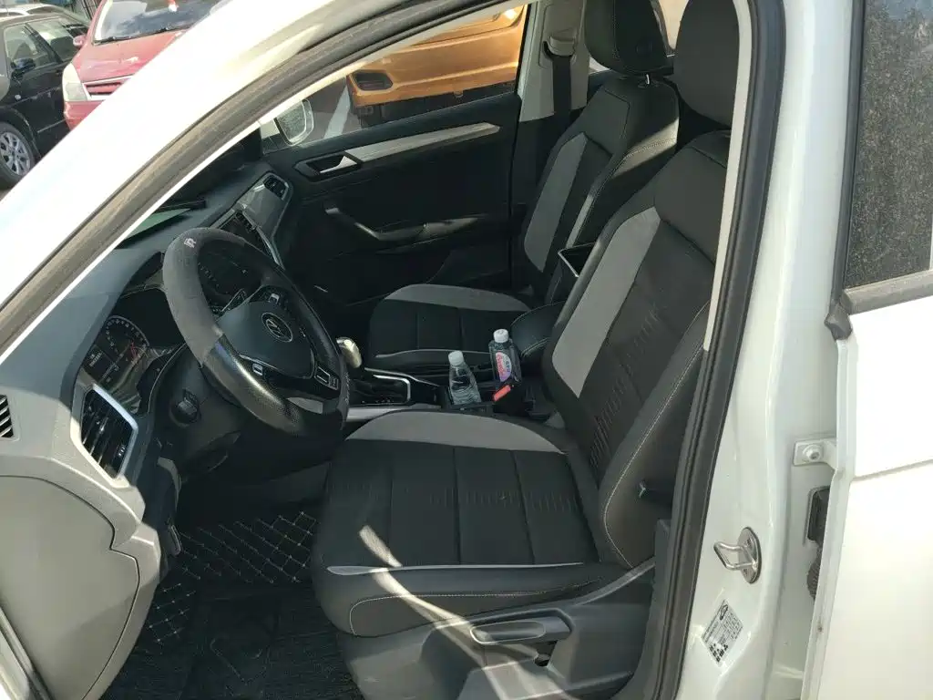 Volkswagen T-Roc — миниатюра 16