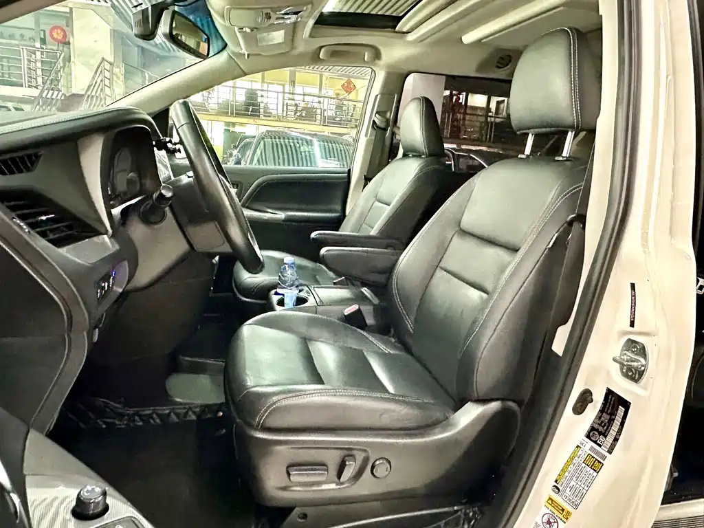 Toyota Sienna — миниатюра 17