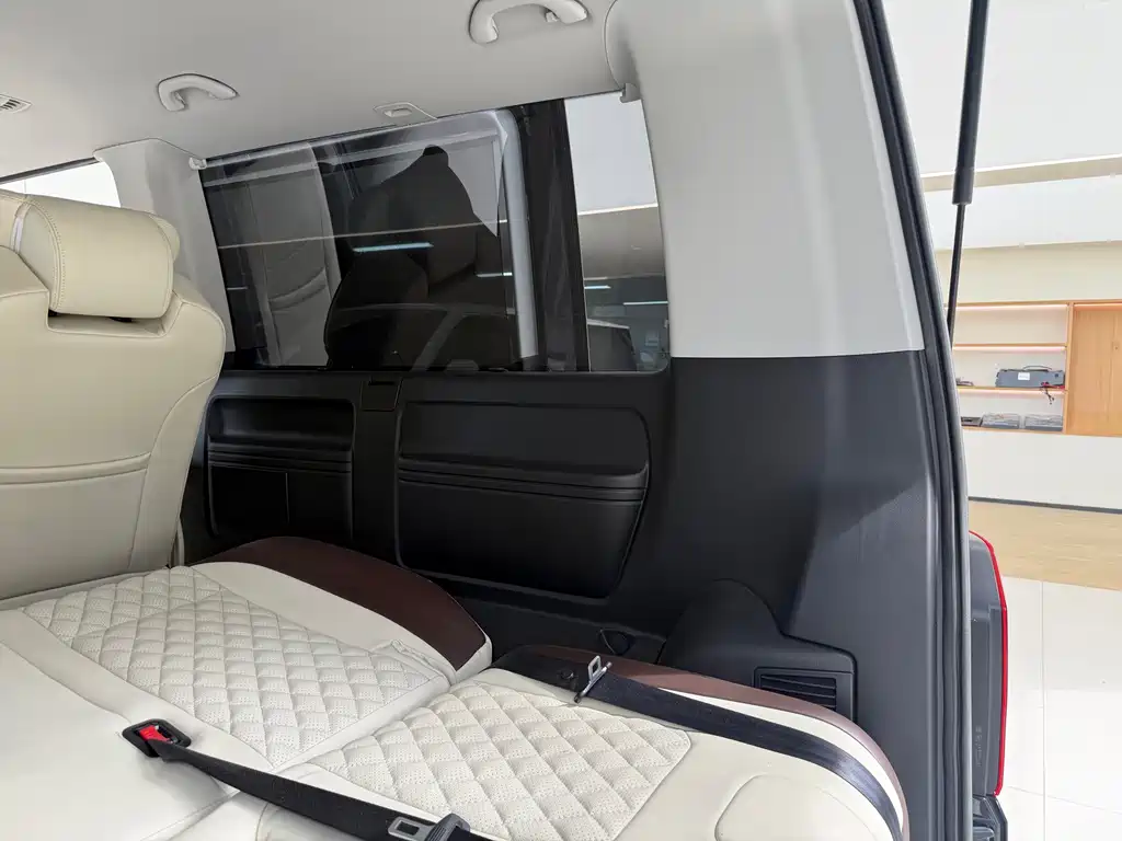 Volkswagen Caravelle — миниатюра 23