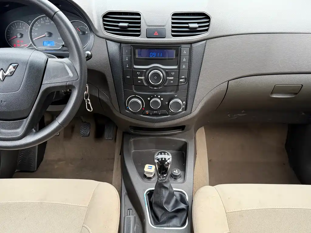 Wuling Hongguang — миниатюра 13